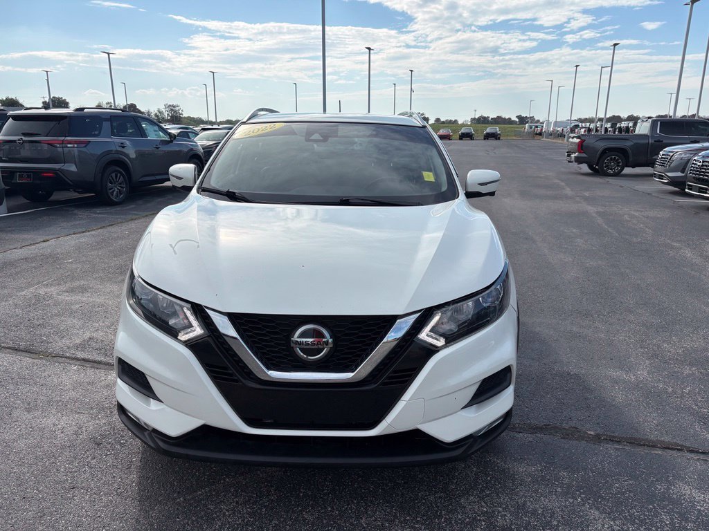 Used 2022 White Nissan SV image 8