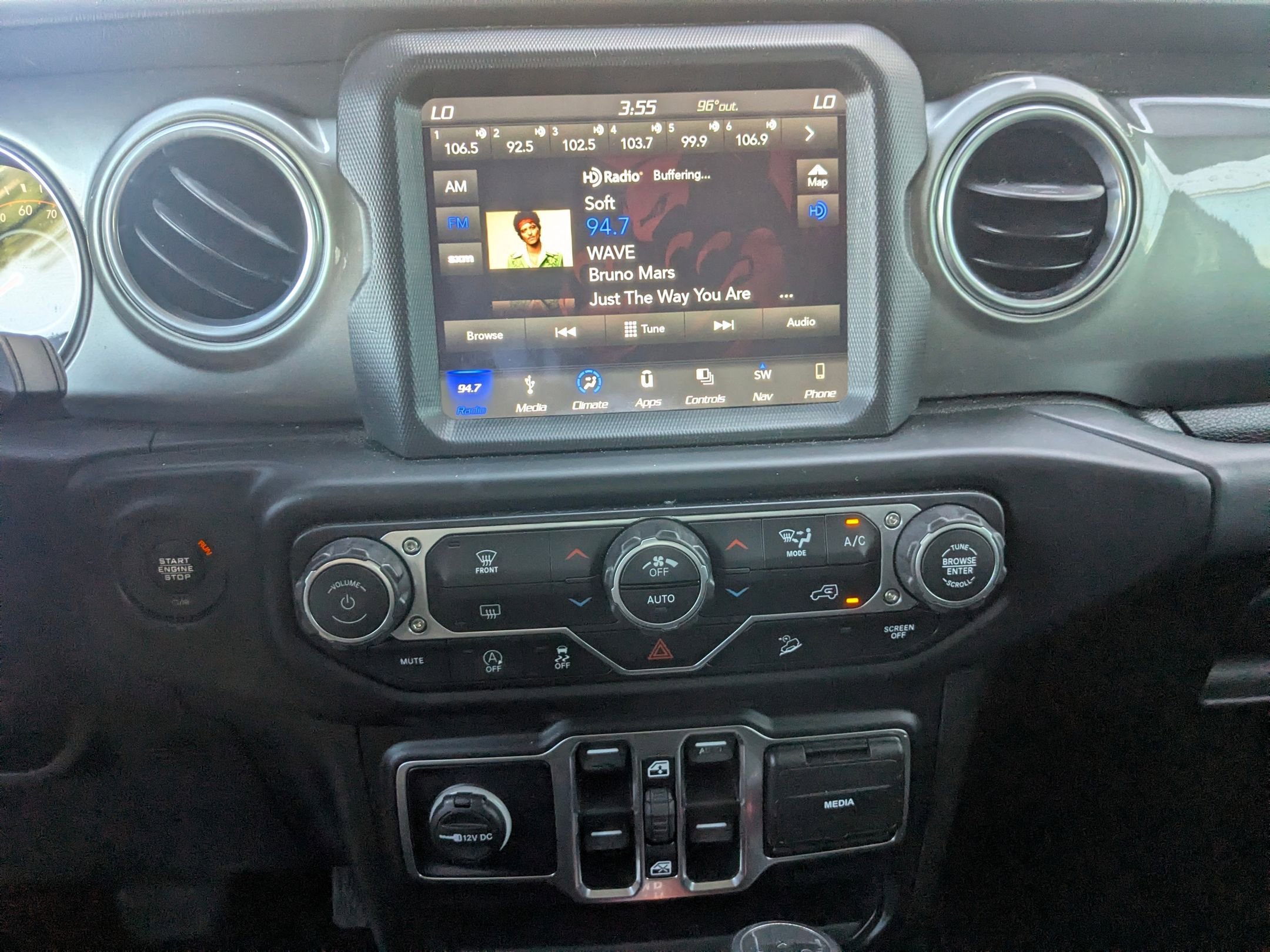 Certified Used 2019 Mojito! Clearcoat Jeep Sahara image 18