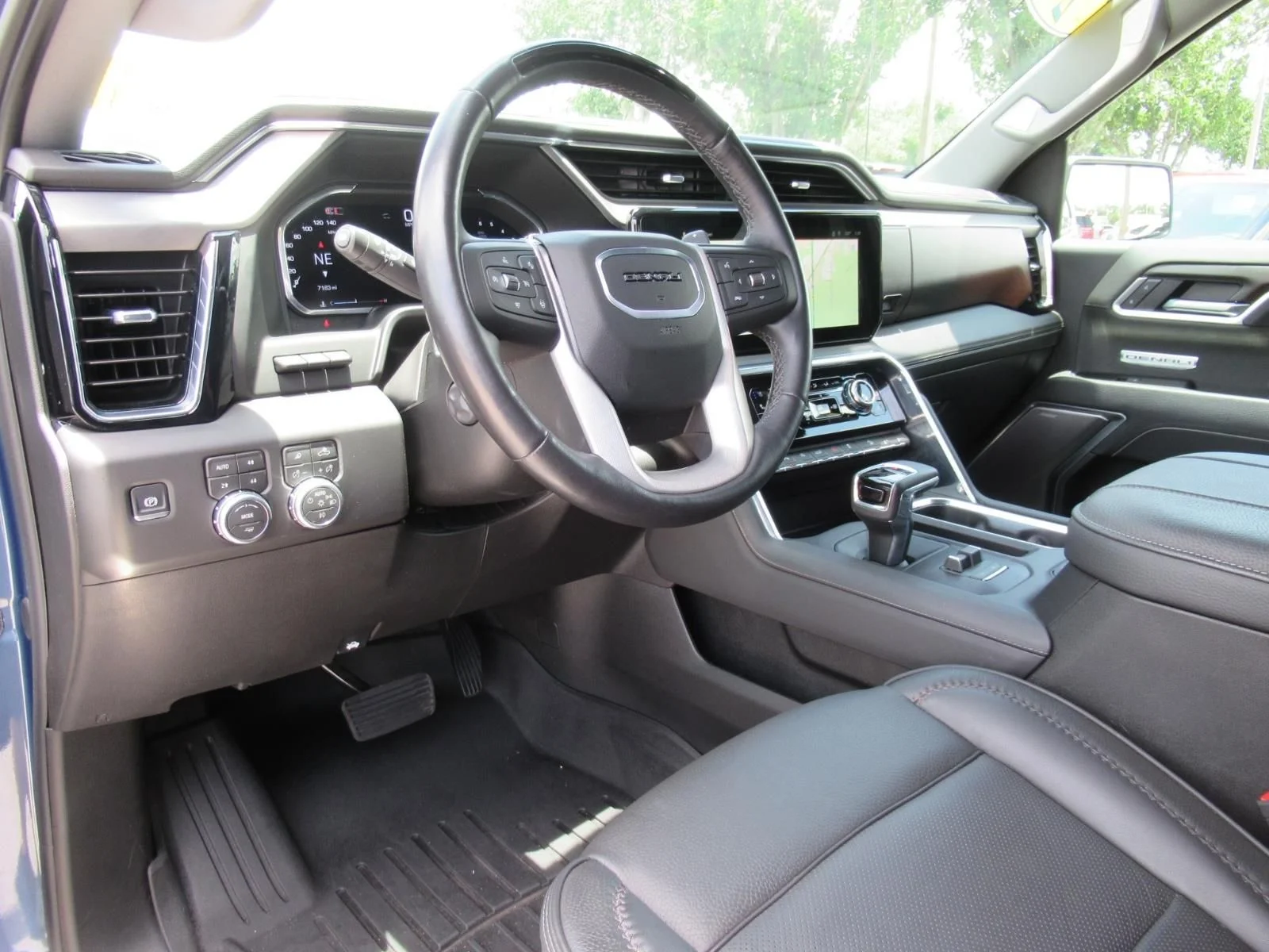 Used 2026  GMC Denali image 18