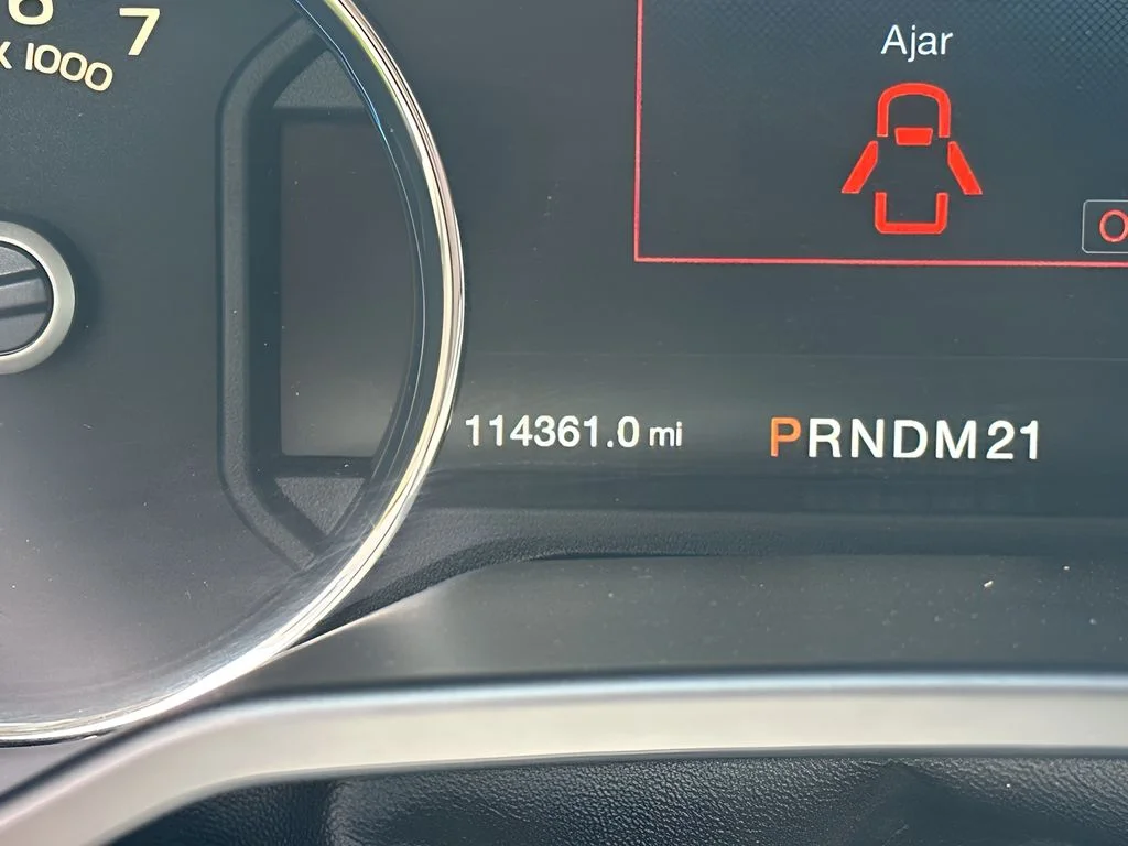 Used 2016 White Platinum Metallic Tri-Coat Ford Lariat image 34