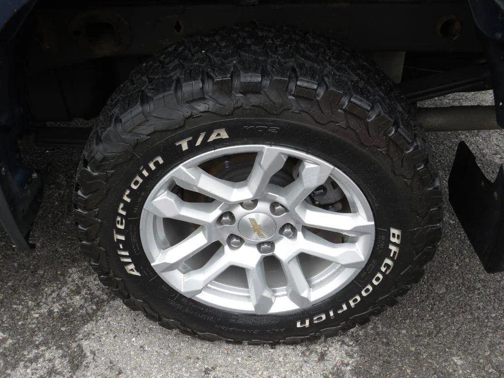 Used 2022 Blue Metallic Chevrolet LT image 13