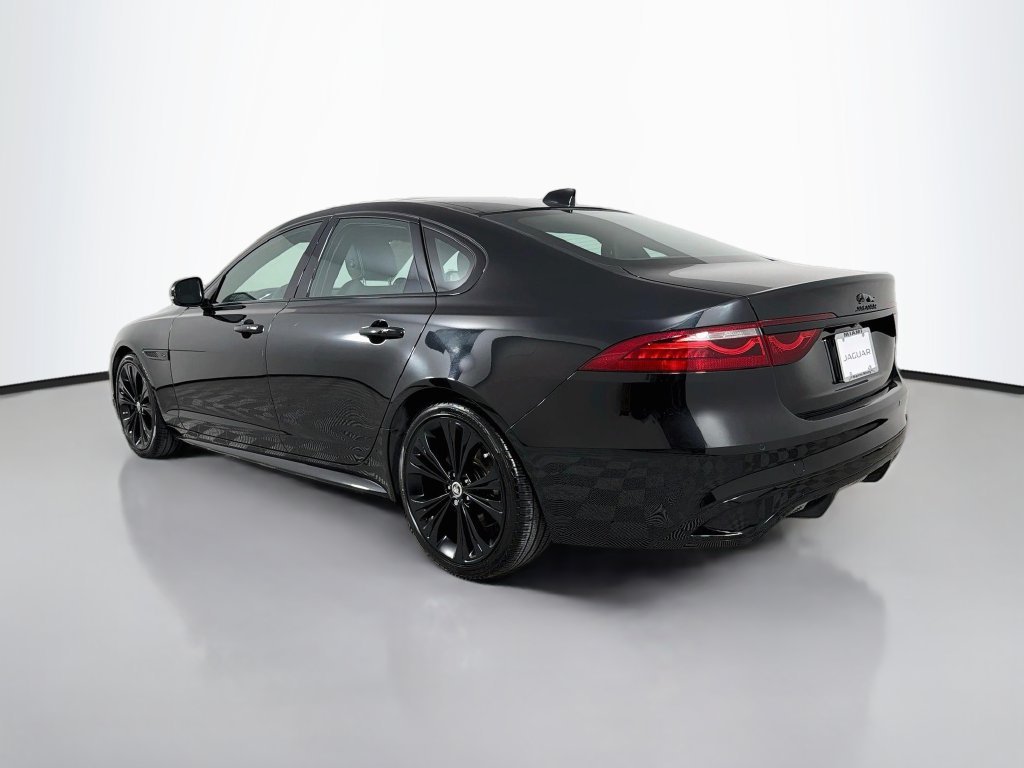 Used 2024 Black Jaguar R-Dynamic SE image 7