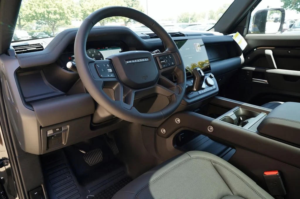 New 2026 Santorini Black Land Rover S image 15