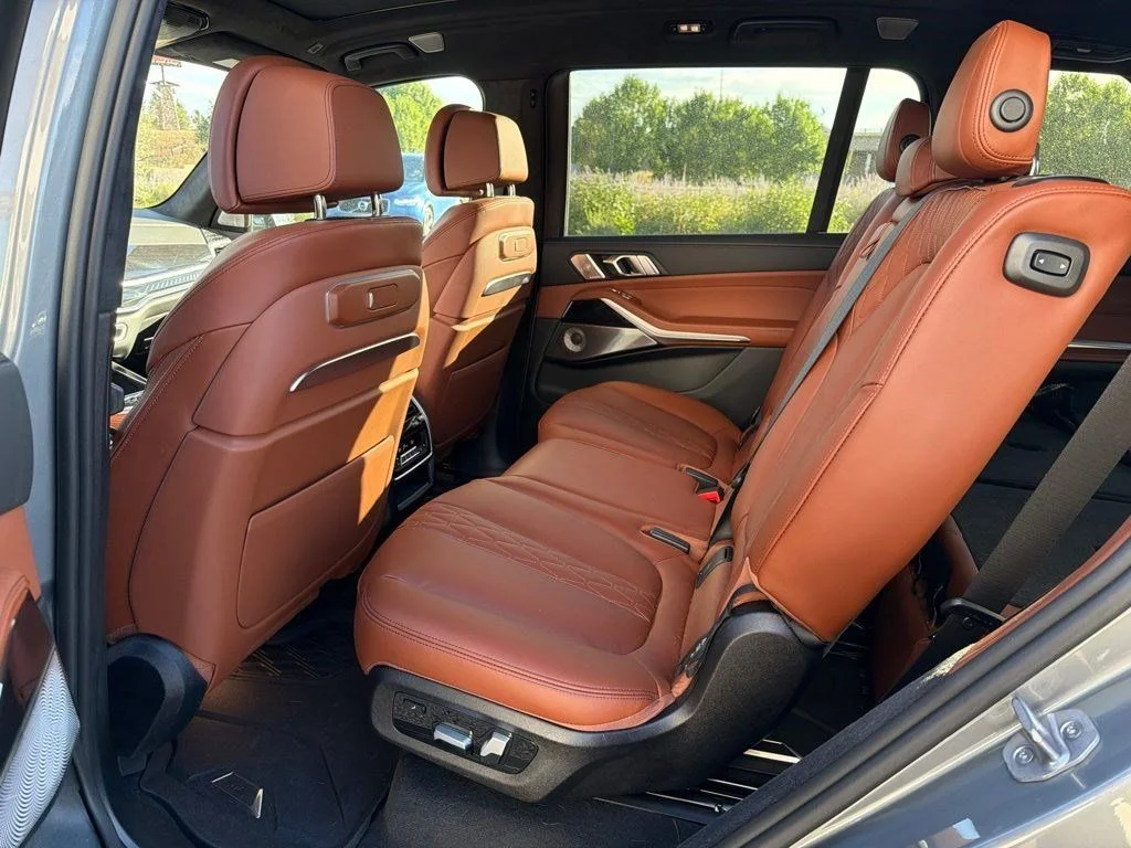 Used 2025 Skyscraper Grey Metallic BMW M60i image 11