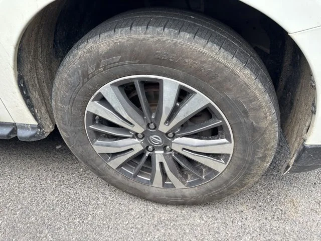 Used 2019 White Nissan SL image 10