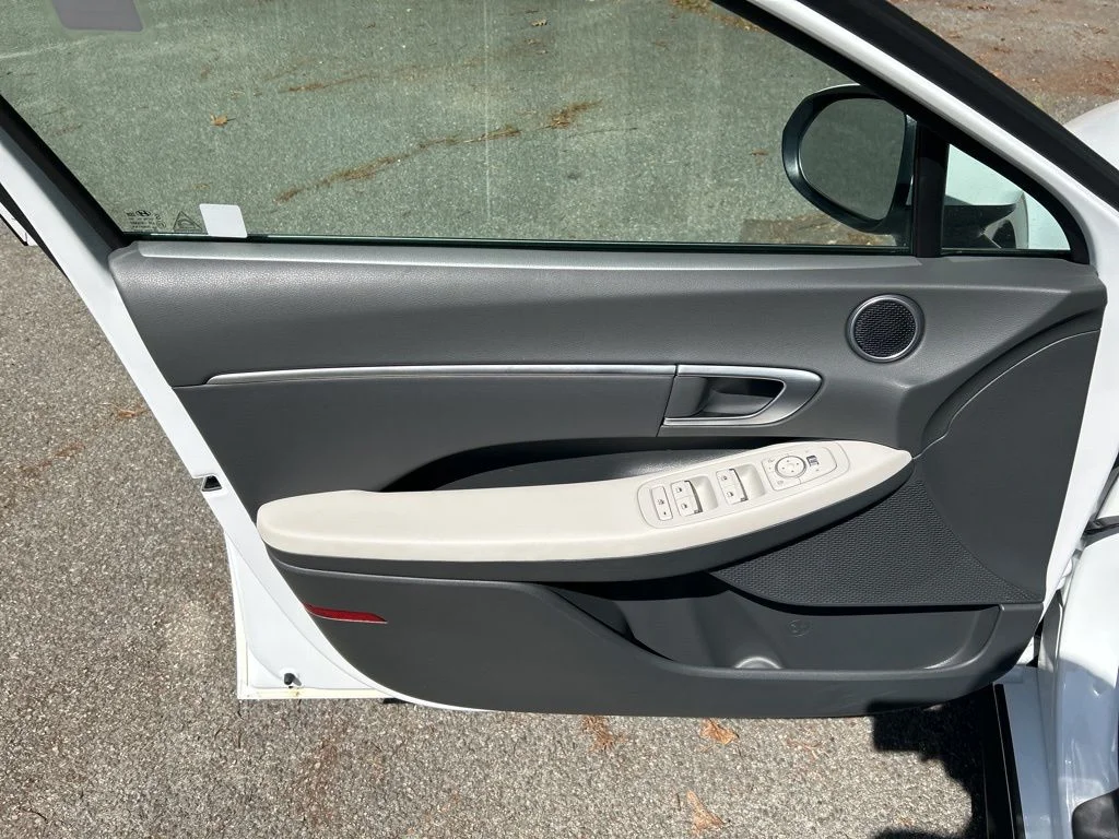 Used 2026 White Hyundai Blue image 14