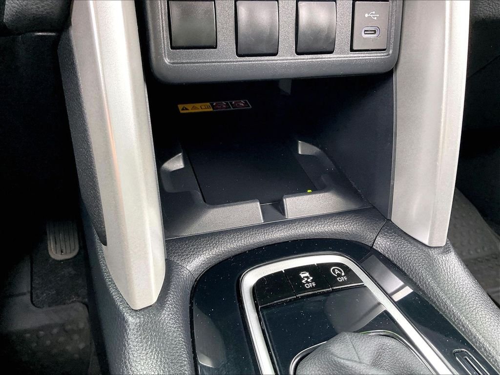 Used 2024 Wind Chill Pearl Toyota LE image 33