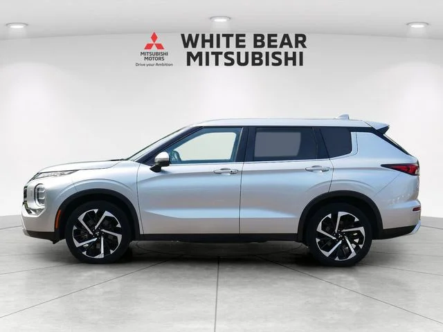 Used 2022 Alloy Silver Metallic Mitsubishi SE image 3