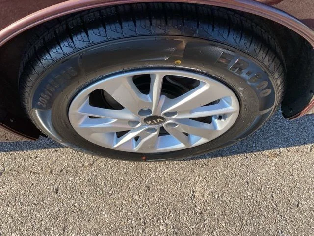 Used 2016 Purple Kia LX image 32