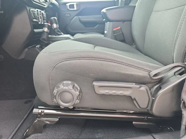 Used 2020 Gray Jeep Unlimited Sport Altitude image 29
