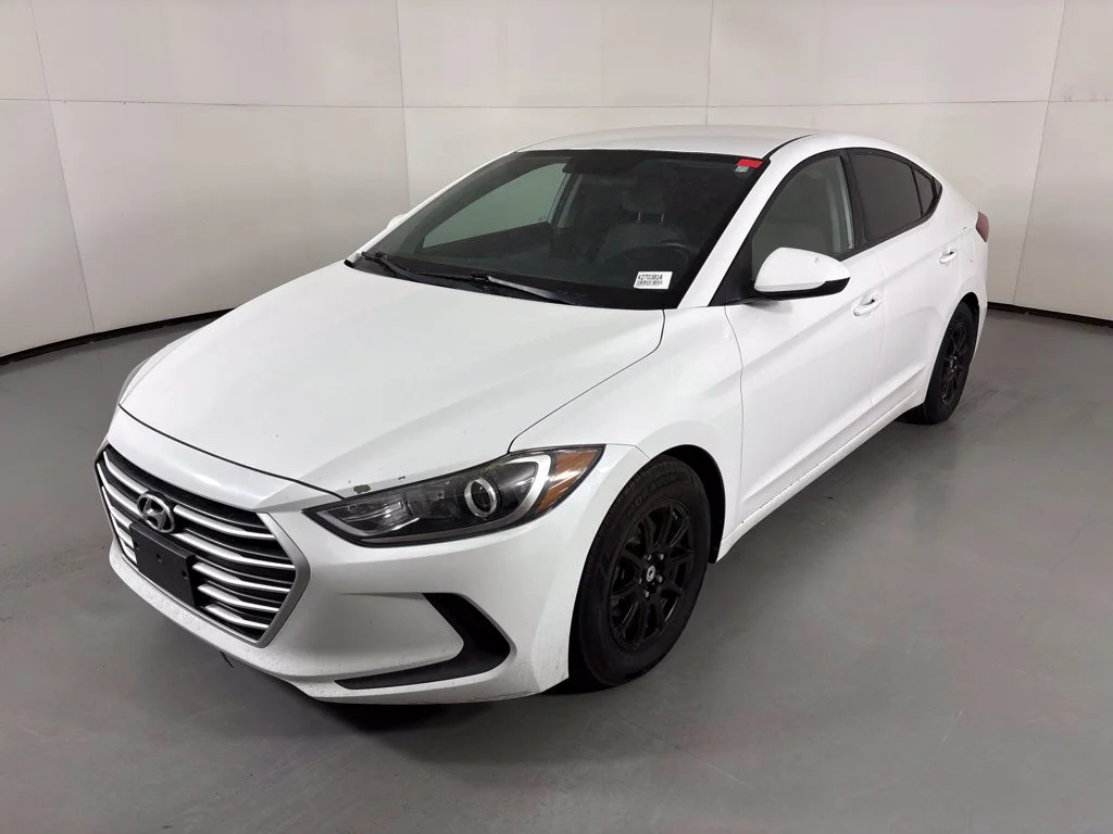 Used 2017 White Hyundai SE image 4
