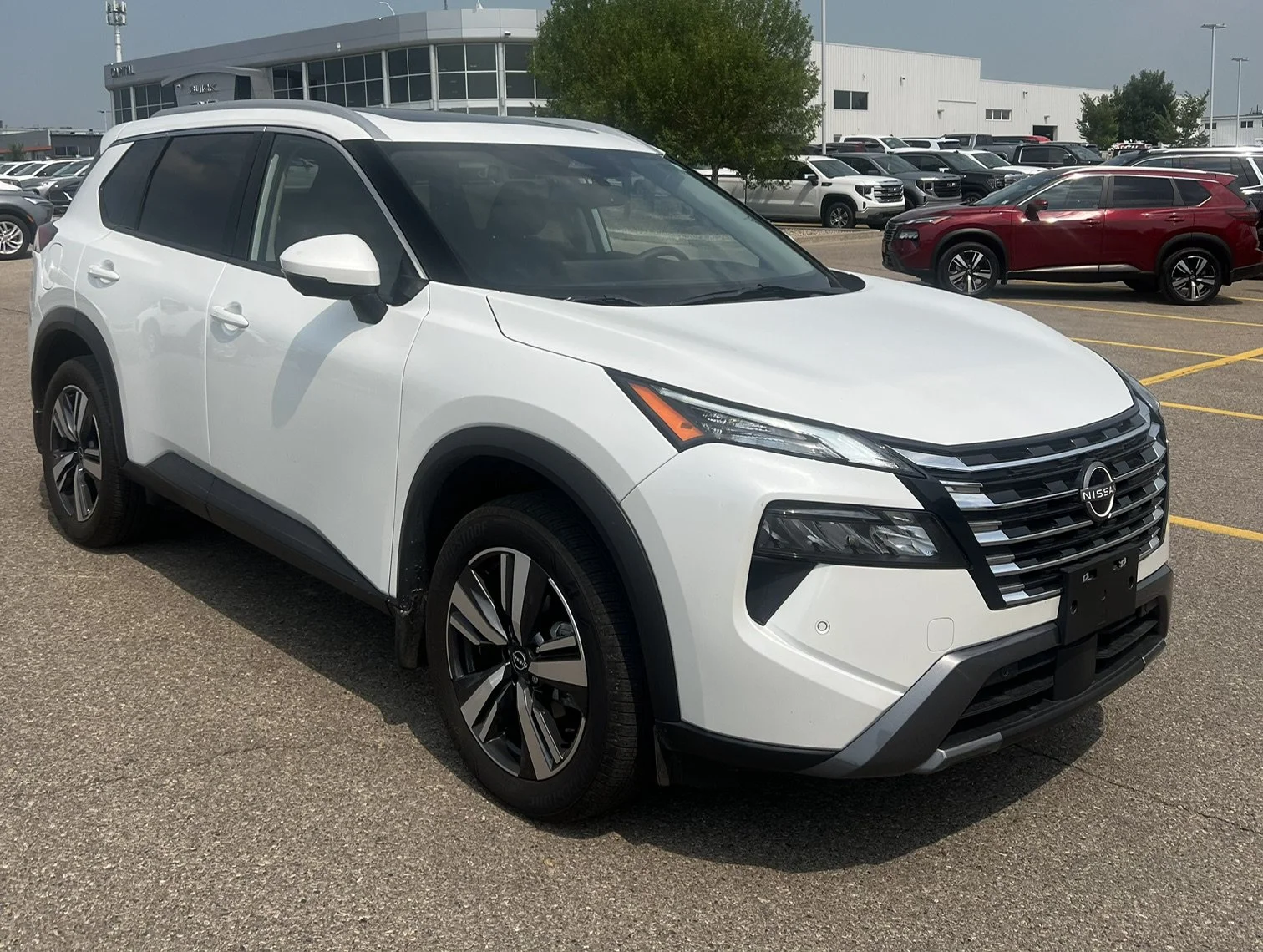 Used 2024 White Nissan SL AWD image 7