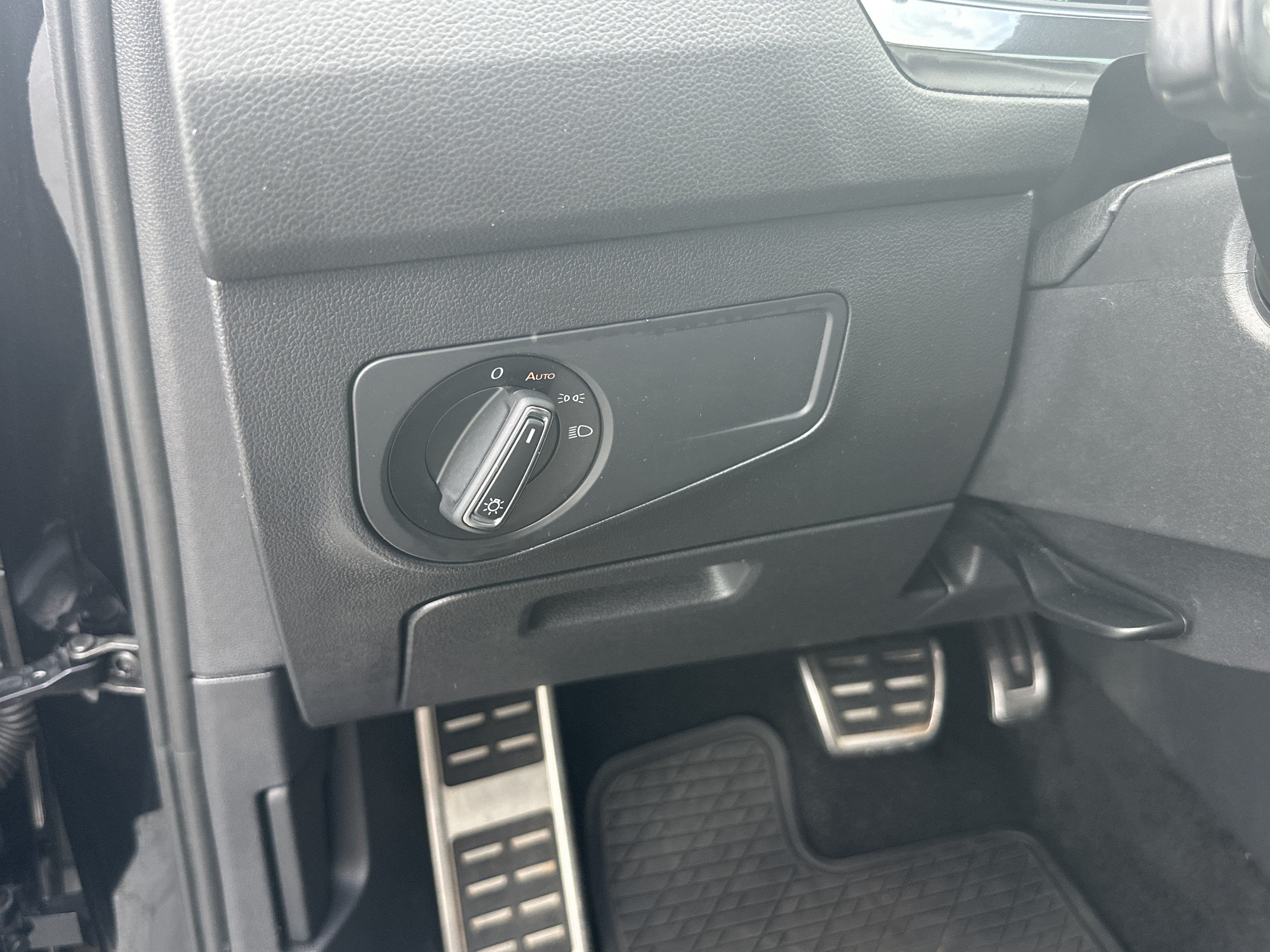 Used 2022  Volkswagen SE R-Line Black image 28