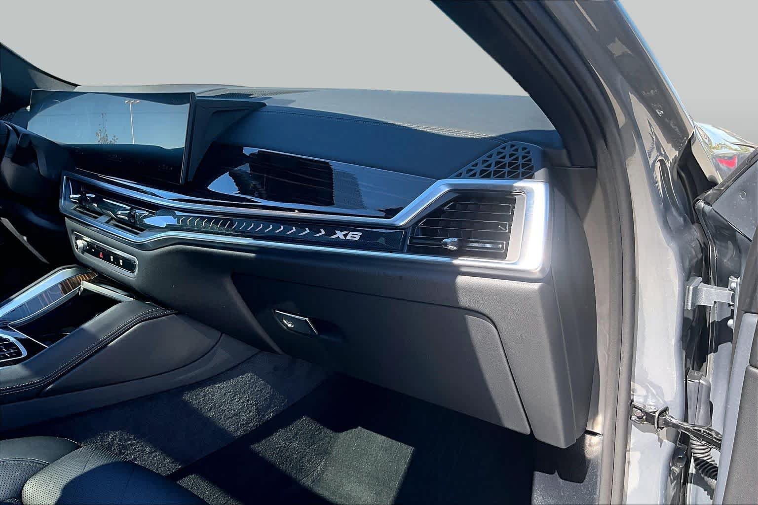 Used 2026 Skyscraper Grey Metallic BMW xDrive40i image 17