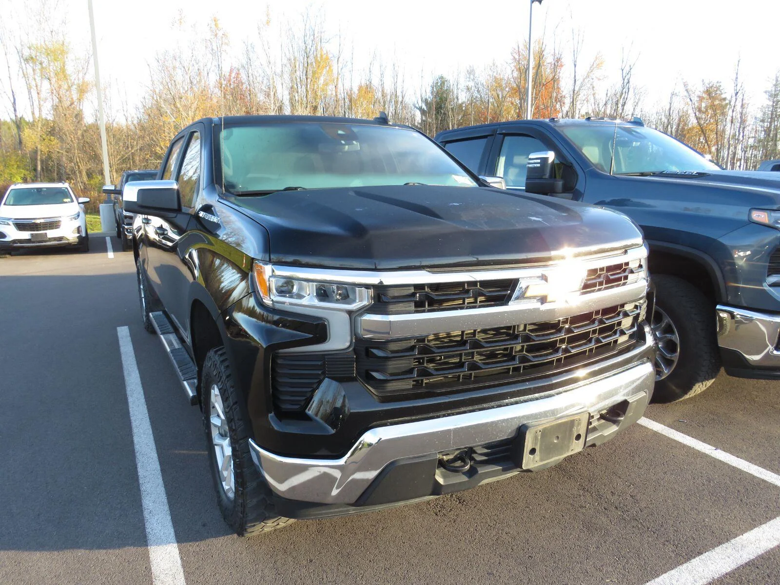 Used 2023  CHEVROLET TRUCK  image 3