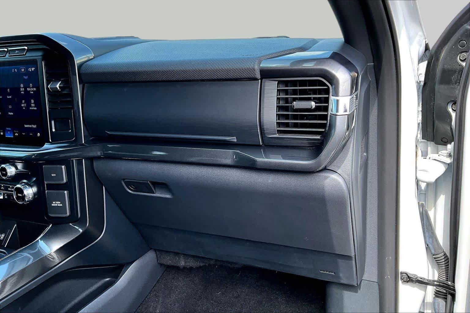 Used 2023 Oxford White Ford XLT image 19