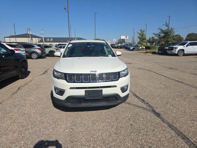 Used 2018 White Jeep Latitude image 4