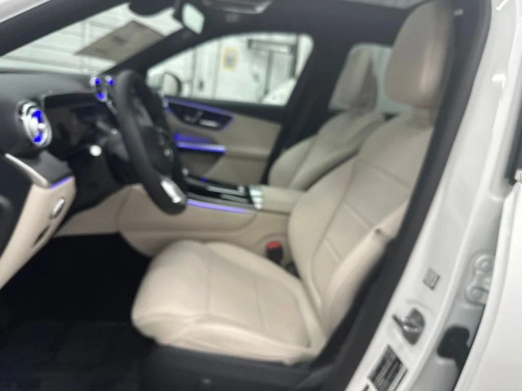 New 2027 White Mercedes-Benz GLC 300 image 20