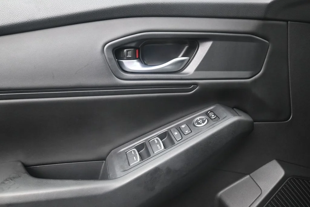 Used 2025  Honda SE image 20