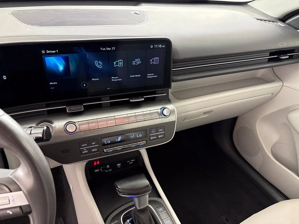 Used 2025 Gray Hyundai SEL image 32