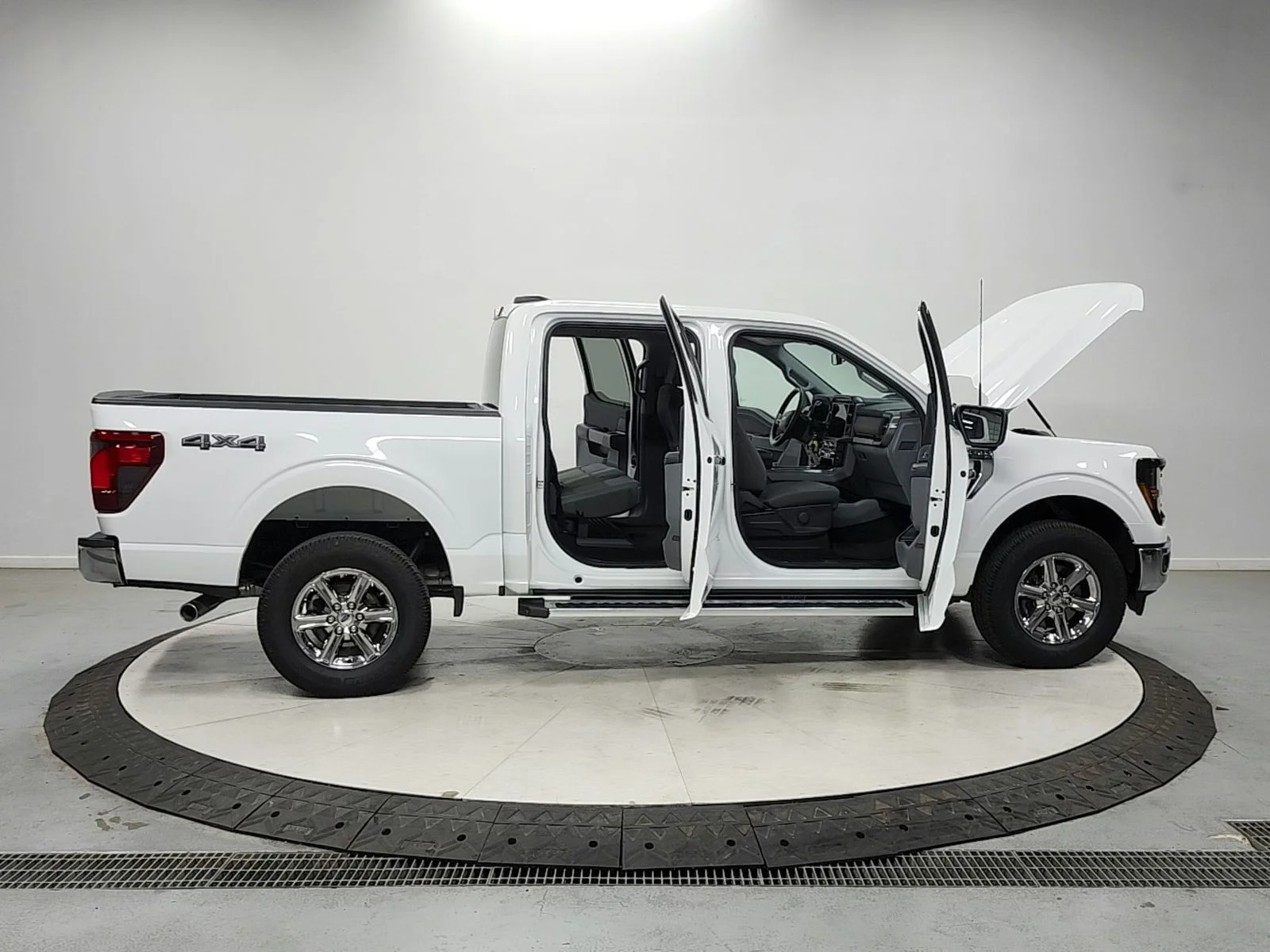 Used 2024 White Ford XLT image 16