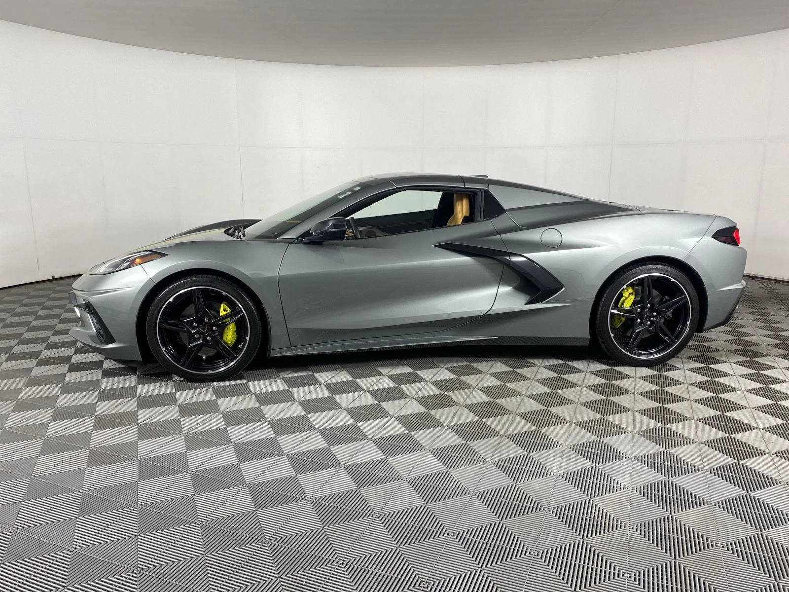 Used 2023 Hypersonic Gray Metallic Chevrolet 2LT image 4