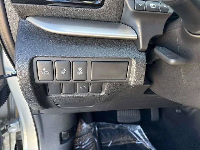Used 2025 Silver Mitsubishi SE image 48
