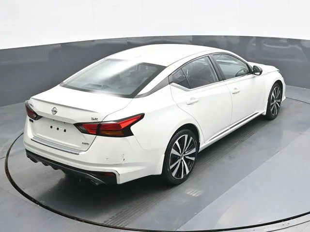 Used 2022 White Nissan 2.5 SR image 17