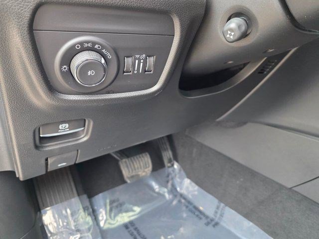 New 2026 Silver Zynith Exterior Paint Jeep Limited image 24