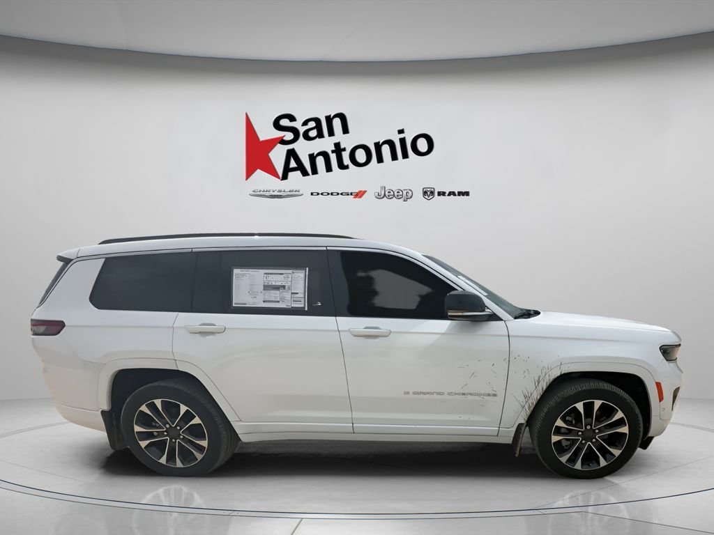 New 2025 Bright White Clear-Coat Exterior Paint Jeep Overland image 17