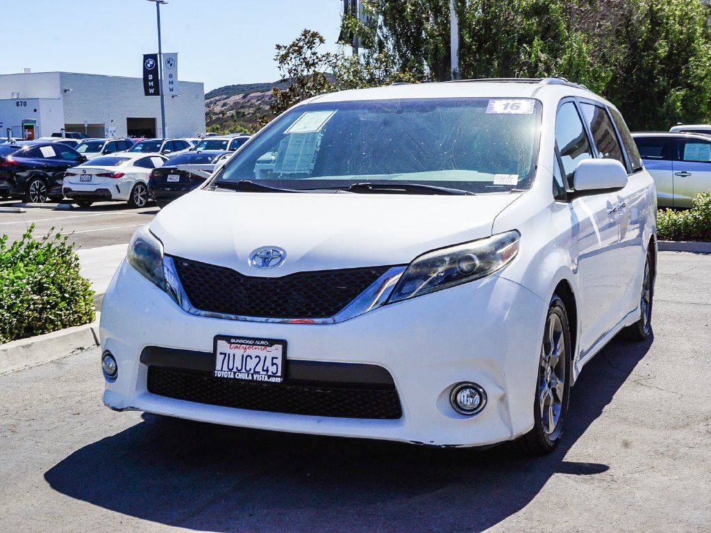 Used 2016 White Toyota SE image 3