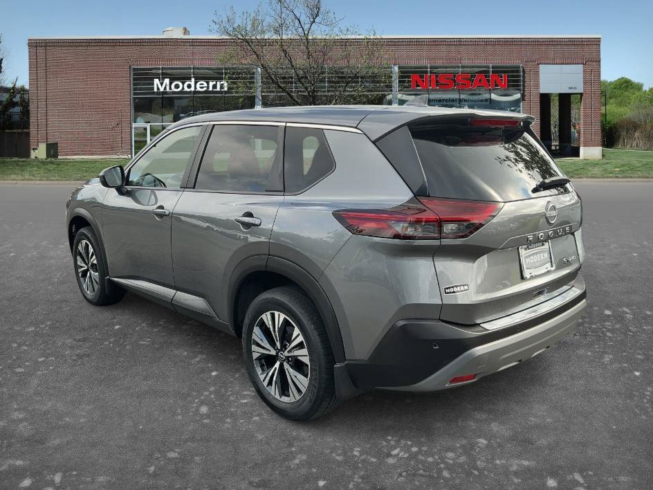 Used 2023 Gun Metallic Nissan SV image 2