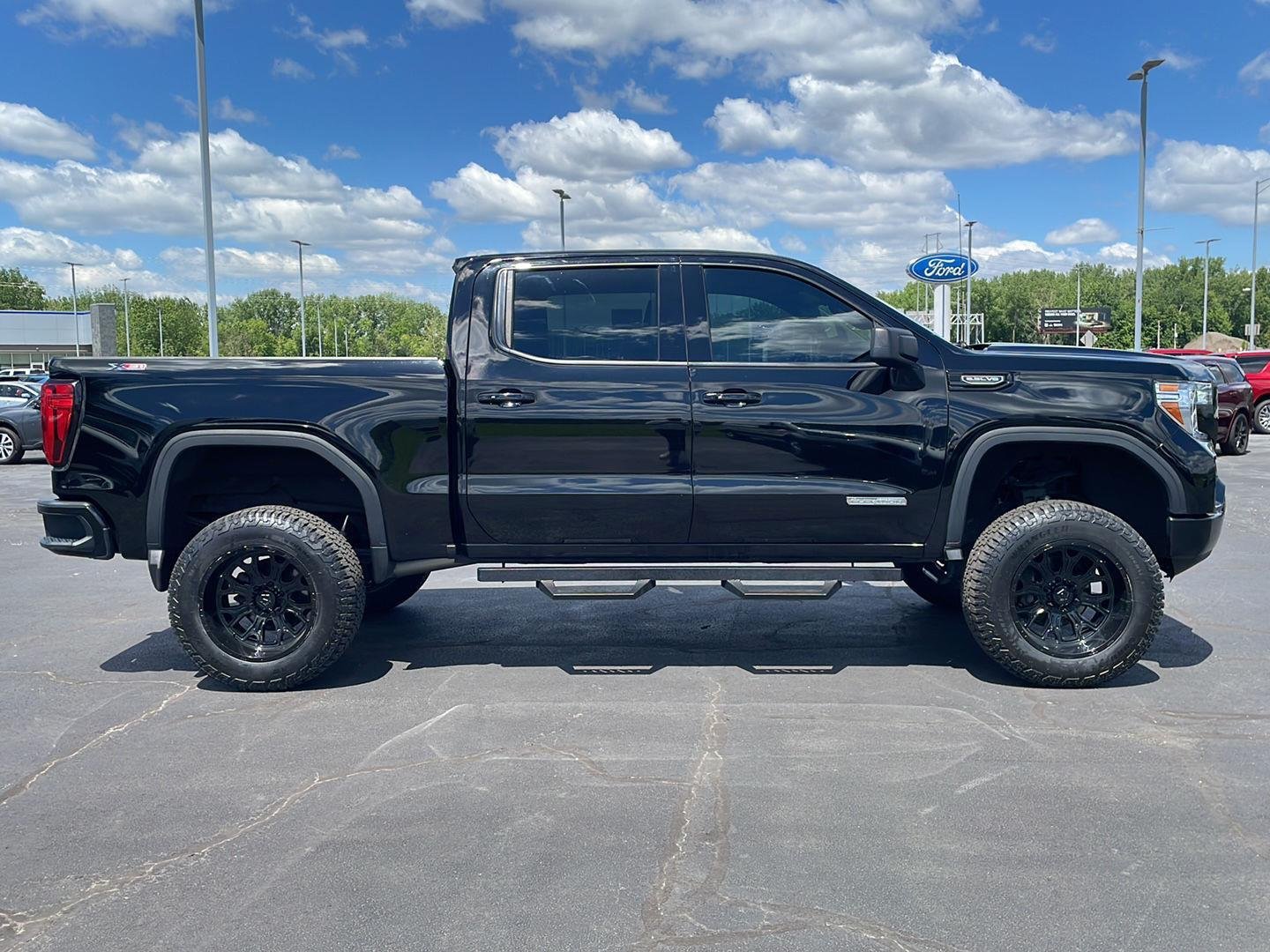 Used 2020 Onyx Black GMC Elevation image 8