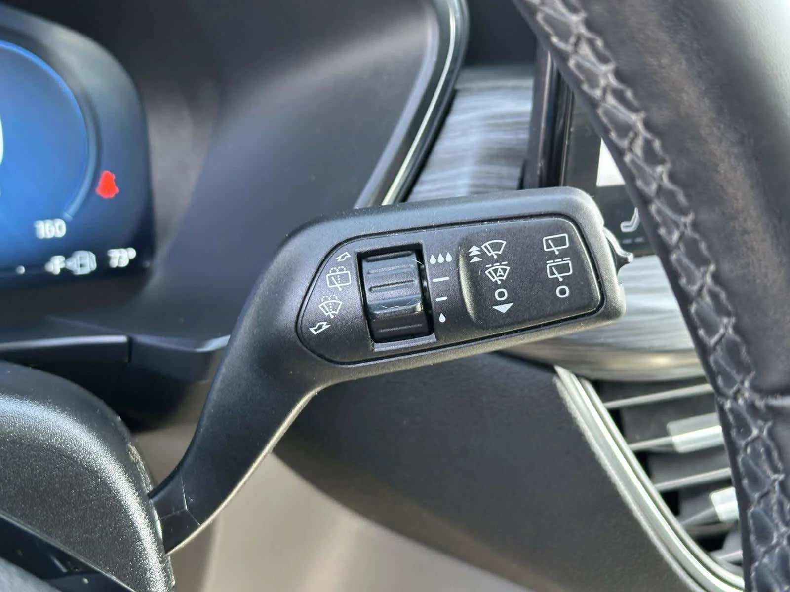 Used 2023 Carbonized Gray Metallic Ford Platinum image 32