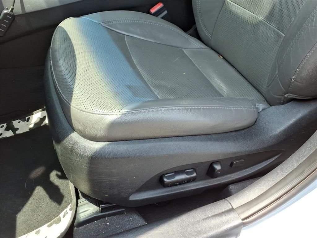 Used 2014 Blue Hyundai Limited image 19