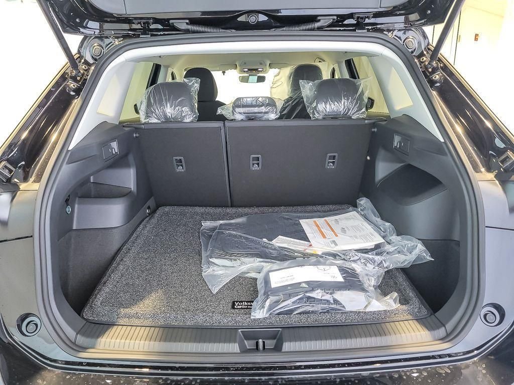 New 2026 Deep Black Pearl Volkswagen 2.0T S image 15