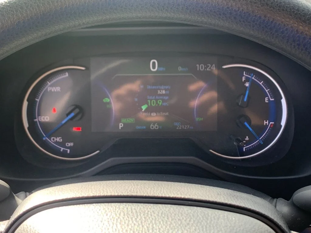 Used 2025 White Toyota XLE image 29