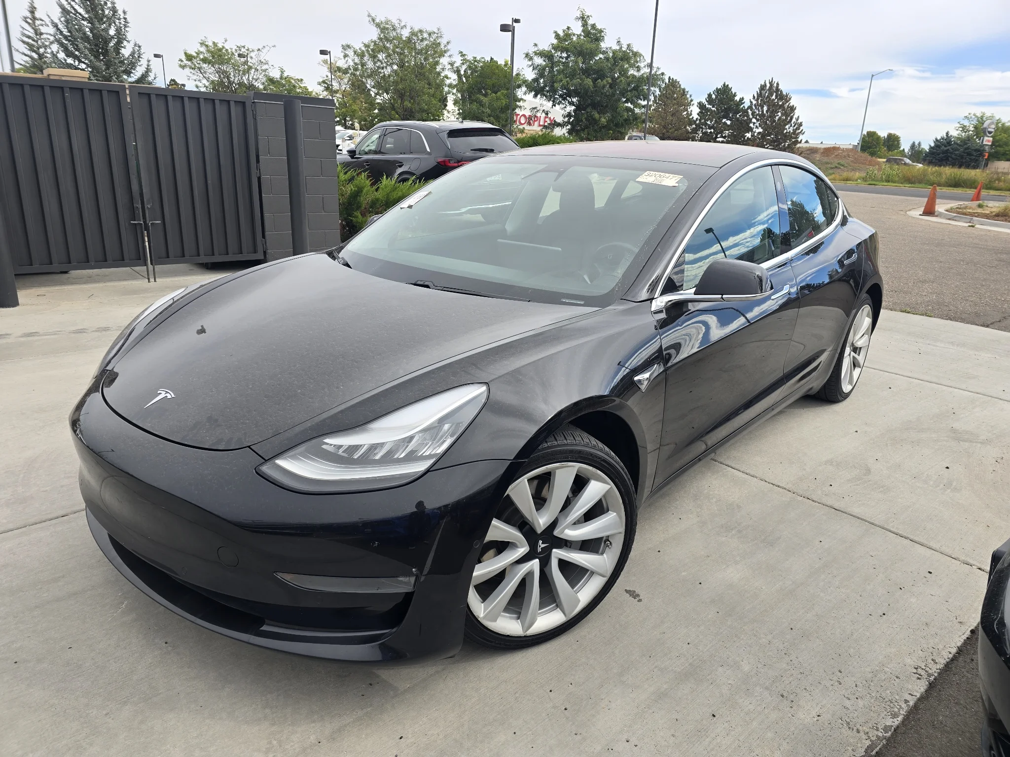 Used 2018 Deep Blue Metallic Tesla Long Range Battery image 1