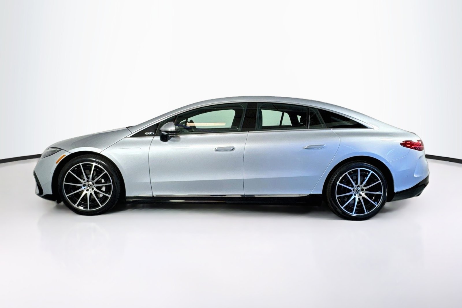 Certified Used 2022 Cirrus Silver Metallic Mercedes-Benz EQS 580 image 8