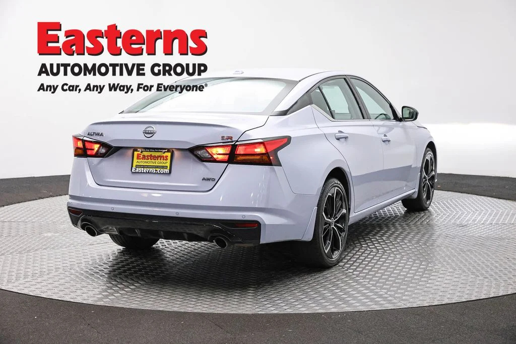 Used 2025 Gray Nissan 2.5 SR image 5