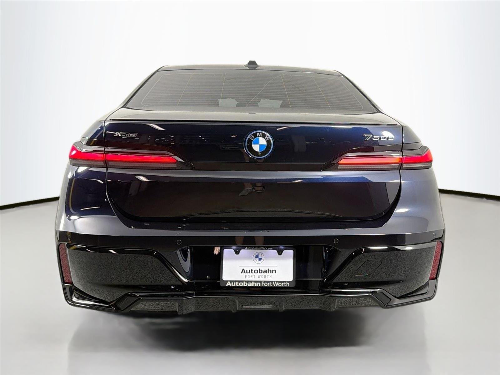 New 2026 Carbon Black Metallic BMW 750e xDrive image 6