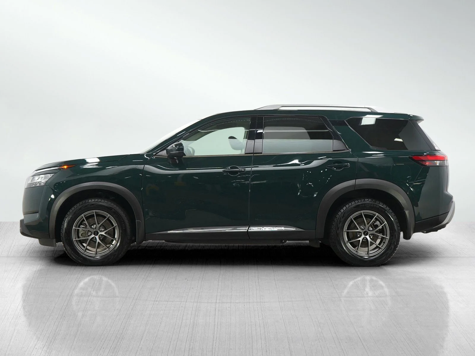 Used 2024 Nissan Pathfinder Platinum with VIN 5N1DR3DF1RC287606 for sale in Burnsville, Minnesota