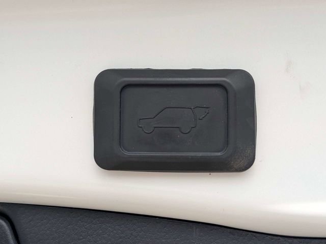 Used 2025 Beige Toyota XLE Premium image 13
