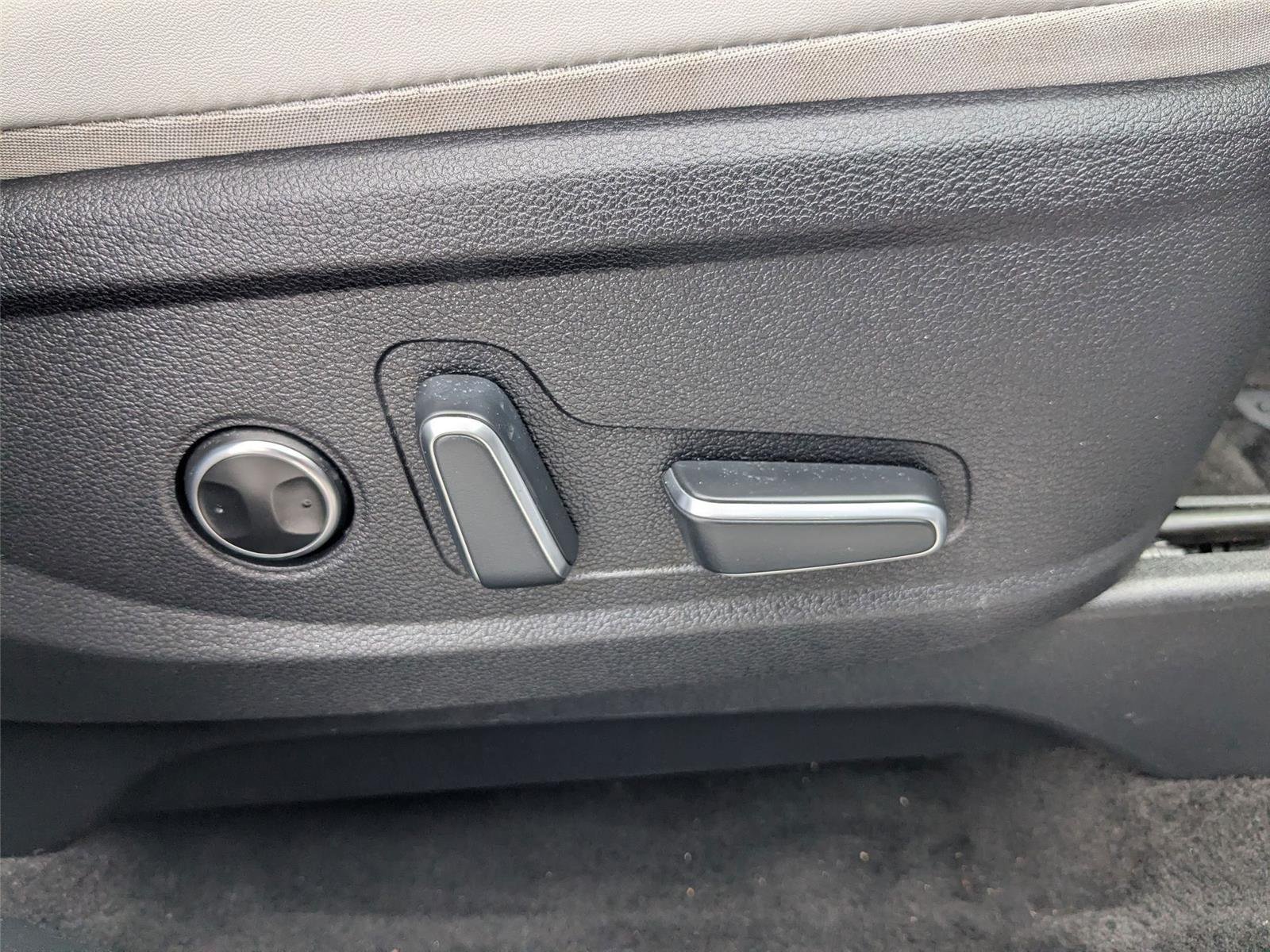 Used 2023 Silver Hyundai SEL image 36