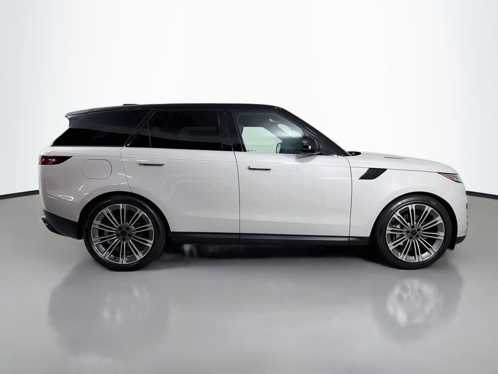 New 2027 Borasco Grey Land Rover  SE P360 image 4