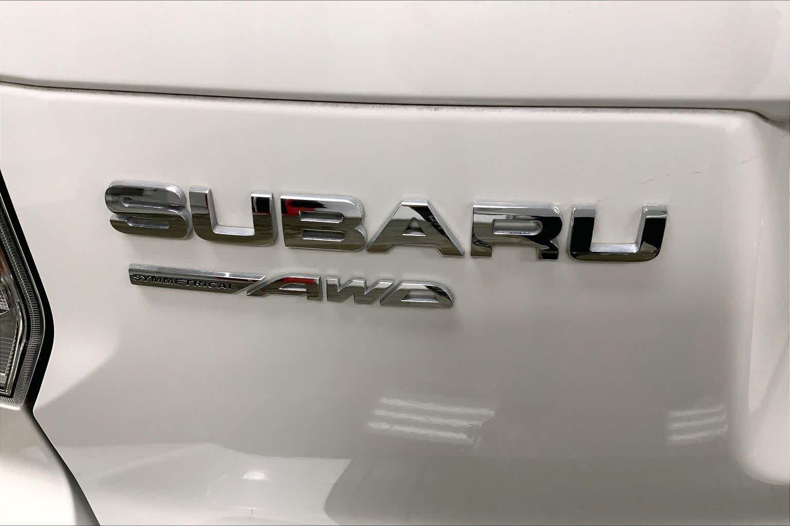 Used 2018 Crystal White Pearl Subaru Limited image 36