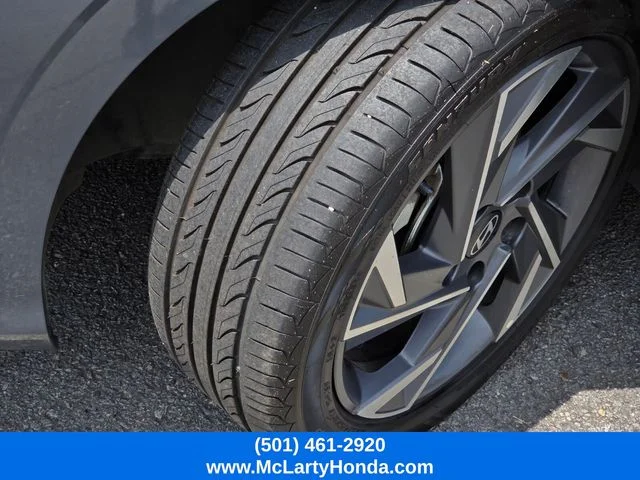 Used 2025 Gray Hyundai SEL Convenience image 21