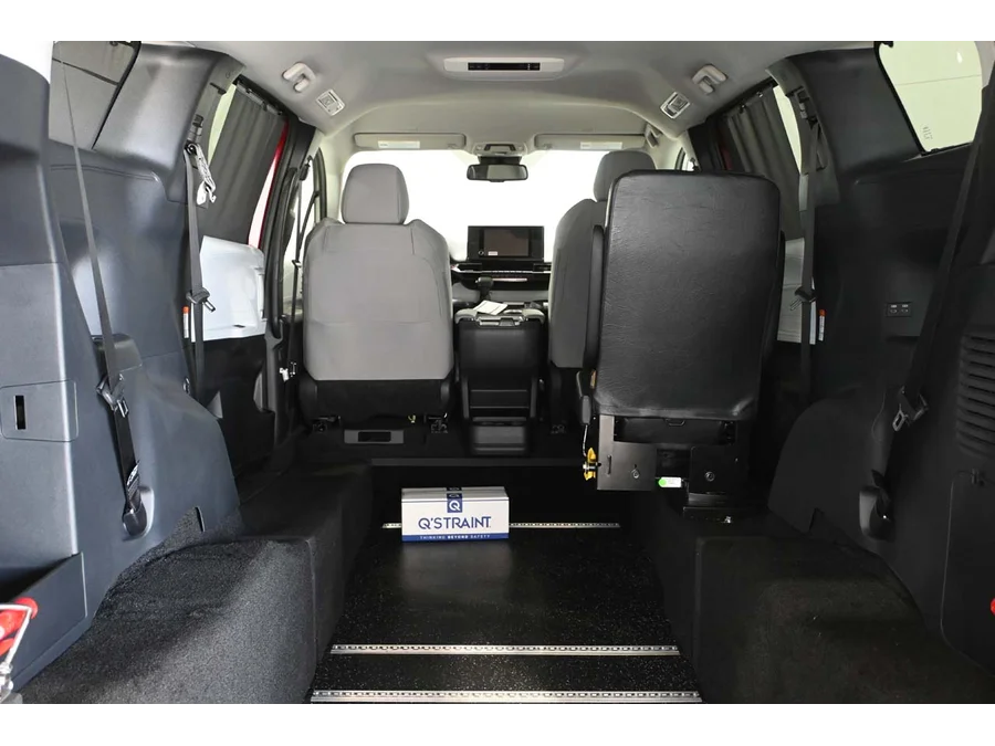 2026 Toyota Sienna LE - Photo 22