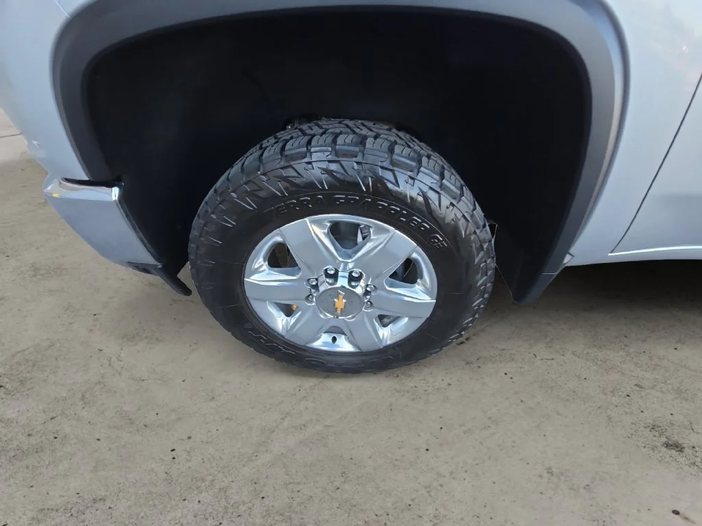 Used 2022 SILVER ICE METALLIC Chevrolet LTZ image 13