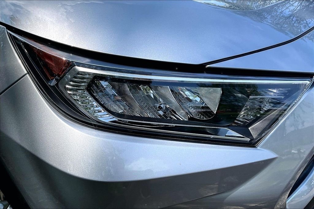 Used 2021 Silver Toyota XLE Premium image 38